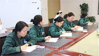 新年新气象|贵州白癜风皮肤病医院开展《中药熏蒸、熏洗》培训